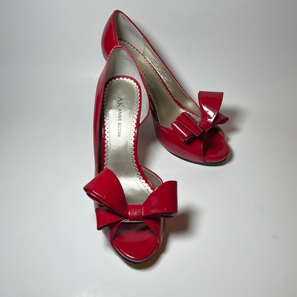 Red large bow heels - Picture 1 of 9